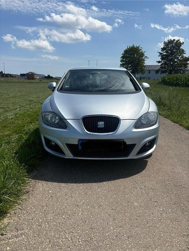 Silber Gebraucht 2011 Seat Leon Limousine | 4.000 € (Fairer Preis) - Bild 1/4