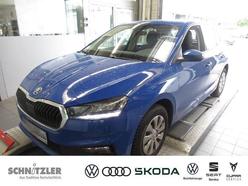 Blau Gebraucht 2024 Skoda Fabia Essence Limousine | 15.980 € (Guter Preis) - Bild 1/2