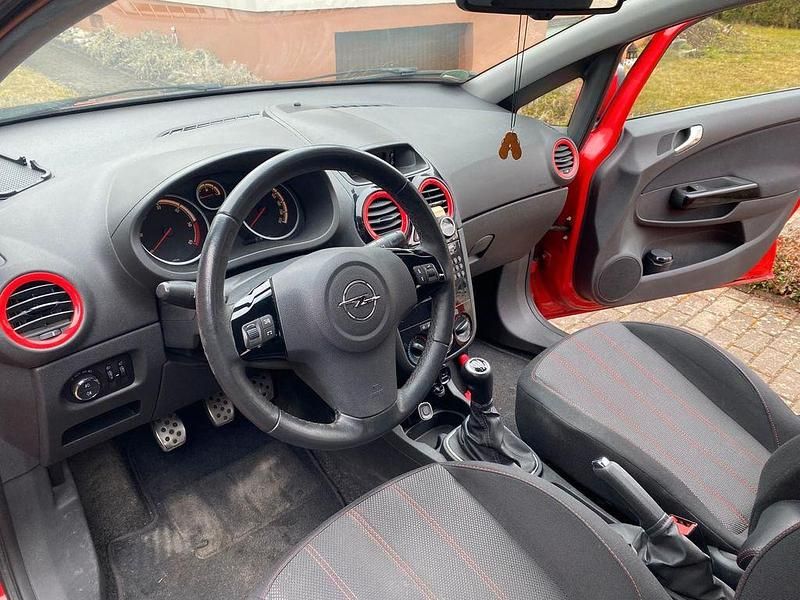 Gebraucht Opel Corsa 131 PS (96 kW) 2011 Rot Kleinwagen