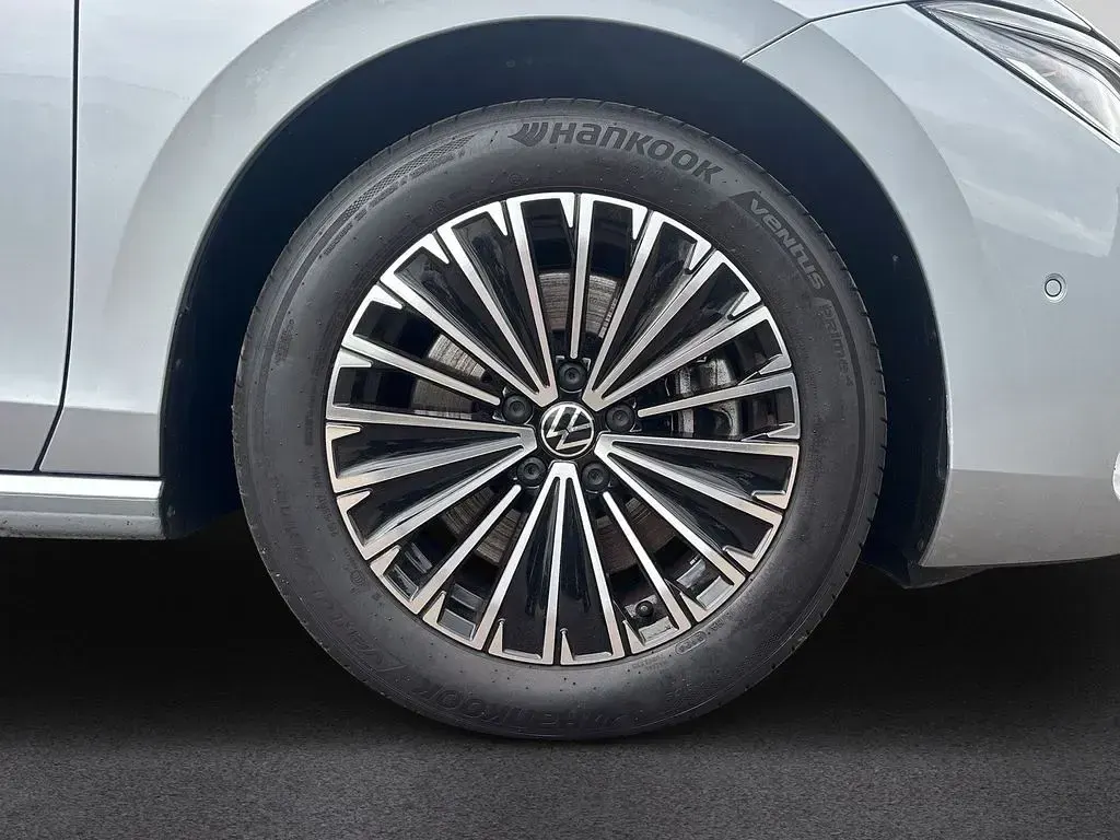 Gebraucht VW Passat Elegance 193 PS (141 kW) 2024 Silber Kombi