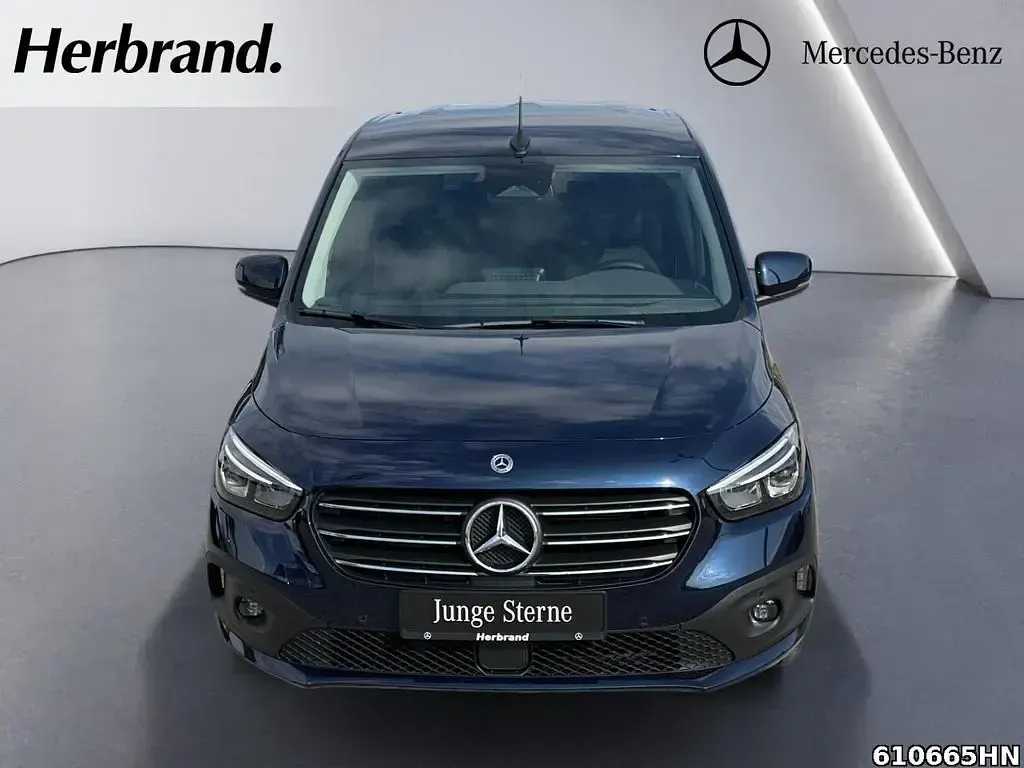 Gebraucht Mercedes T180 131 PS (96 kW) 2026 Blau Van / Kleinbus