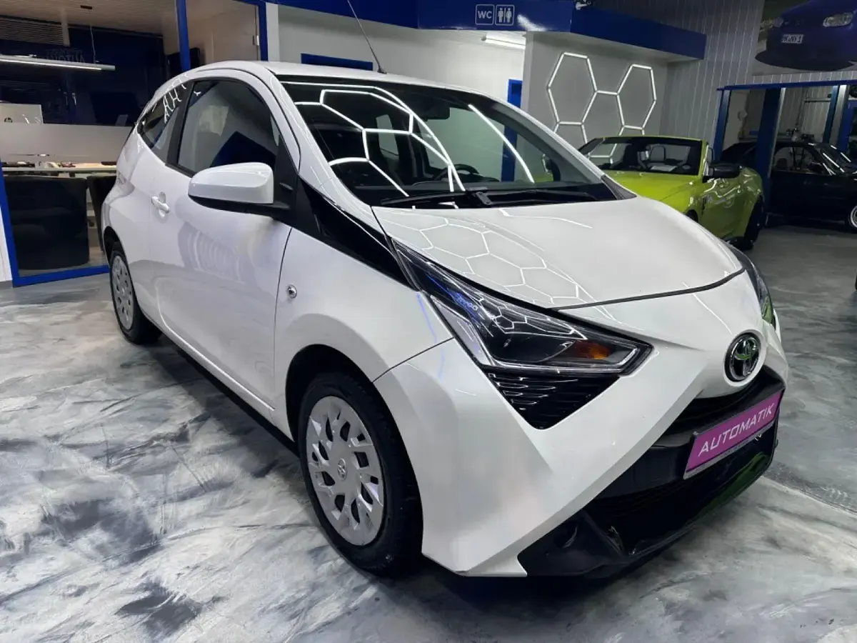 Gebraucht Toyota Aygo X-play 72 PS (52 kW) 2021 Weiß Kleinwagen