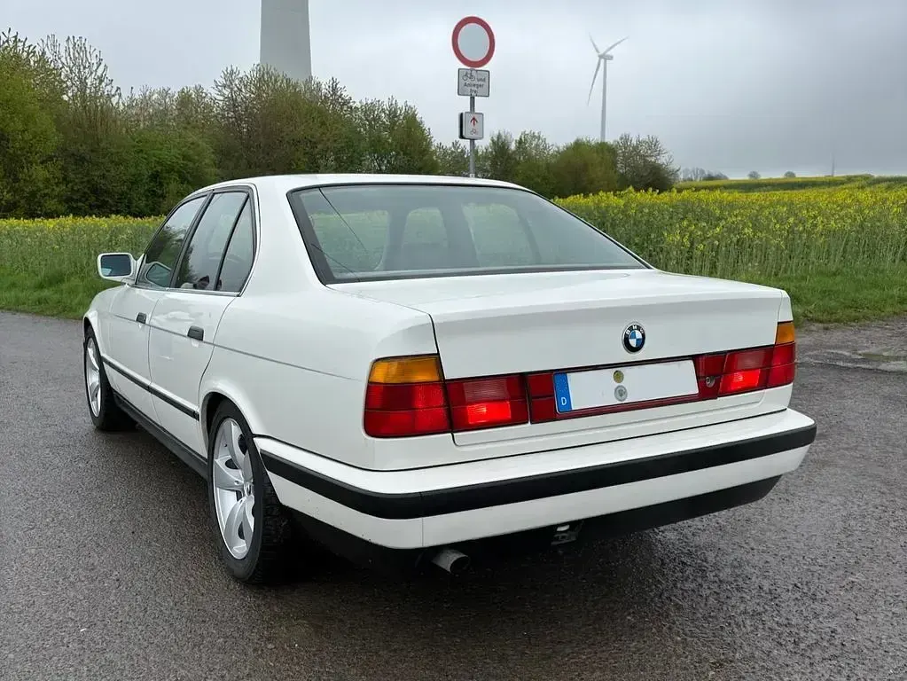 Gebraucht BMW 520 Basis 129 PS (94 kW) 1989 Weiß Limousine