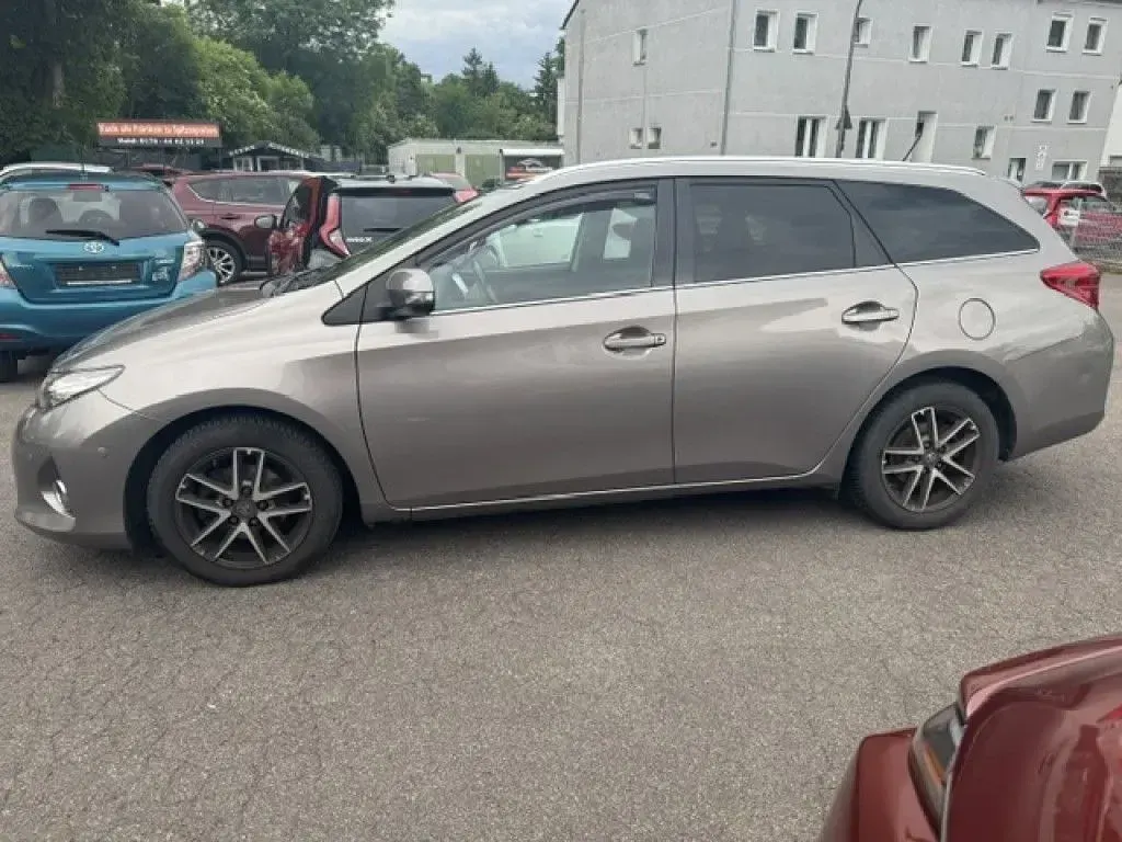 Gebraucht Toyota Auris 90 PS (66 kW) 2014 Avantgarde bronze metallic Kombi