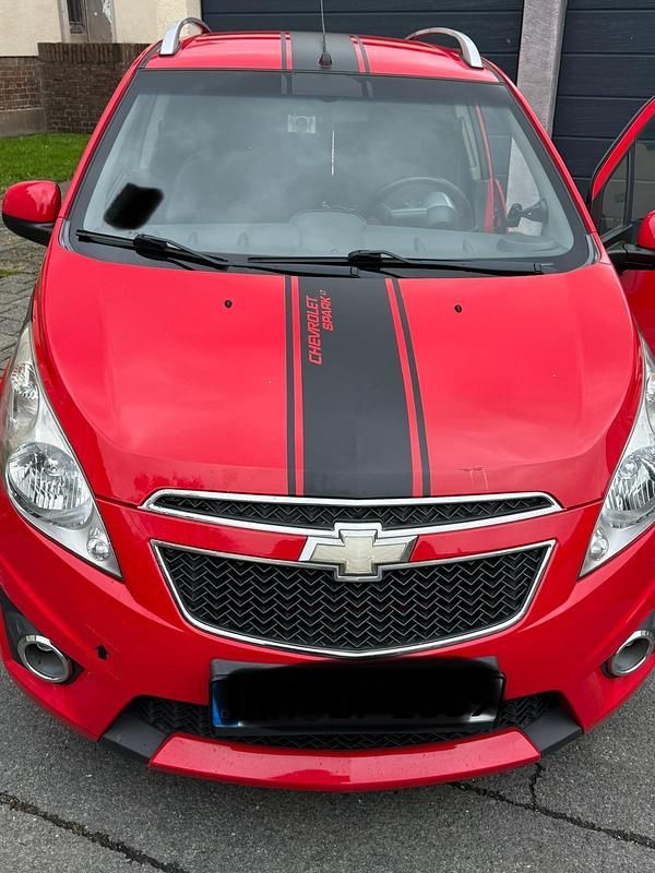 Rot Gebraucht 2010 Chevrolet Spark Kleinwagen | 2.690 € (Fairer Preis) - Bild 1/4