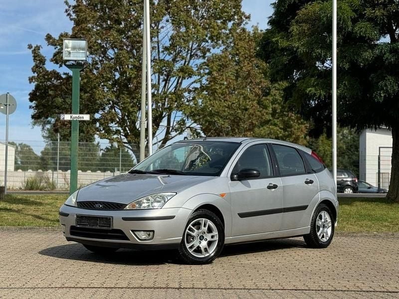 Gebraucht Ford Focus Trend 101 PS (74 kW) 2004 Silber Limousine