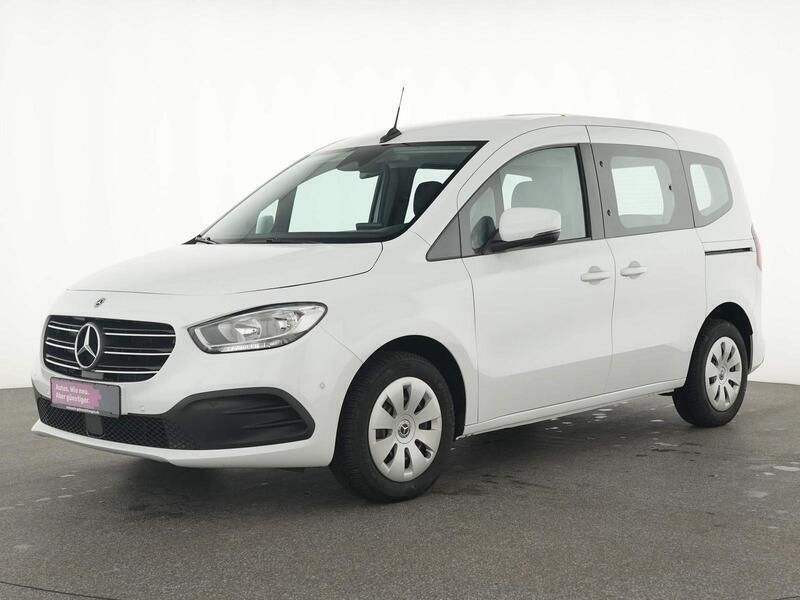 Arktikweiss Gebraucht 2023 Mercedes 180 Limousine | 22.775 € (Superpreis) - Bild 1/4