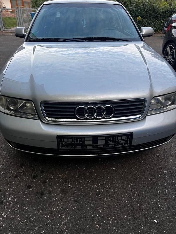 Grau Gebraucht 1999 Audi A4 Limousine | 530 € - Bild 1/4