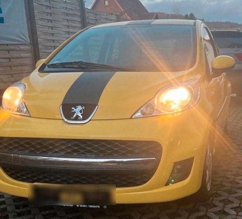 Gelb Gebraucht 2009 Peugeot 107 Kleinwagen | 1.699 € (Guter Preis) - Bild 1/4
