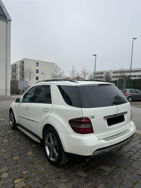 Gebraucht Mercedes ML320 Sport 224 PS (164 kW) 2008 Weiß SUV