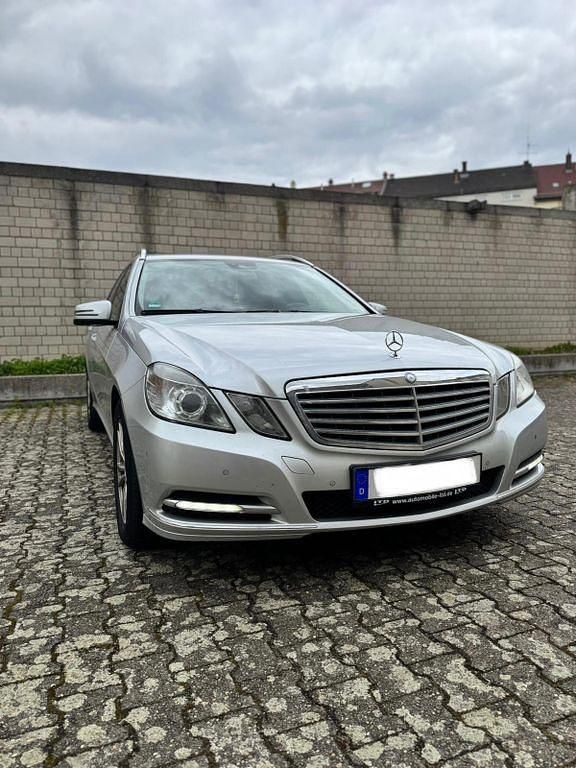 Gebraucht Mercedes E220 Elegance 170 PS (125 kW) 2012 Silber Limousine