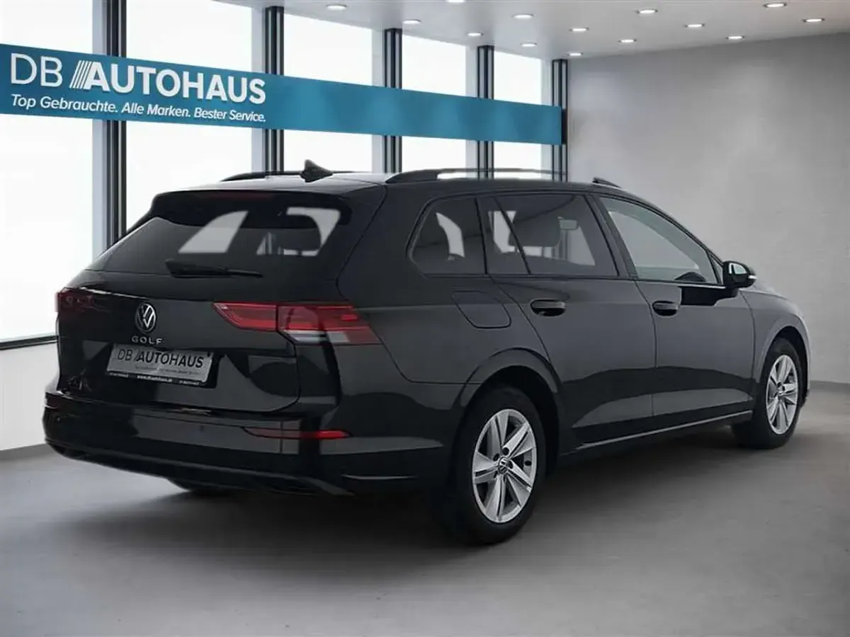 Gebraucht VW Golf VIII Life 110 PS (80 kW) 2024 Schwarz Kombi