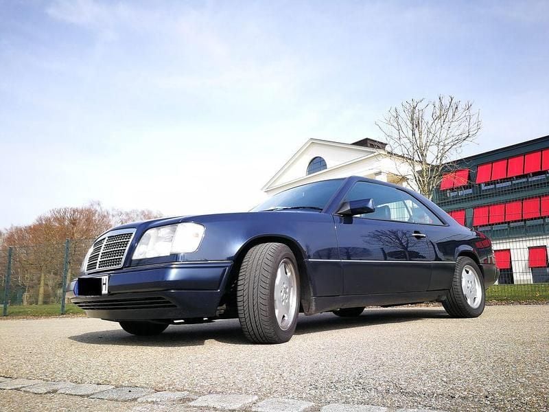 Gebraucht Mercedes E300 220 PS (161 kW) 1991 Blau Coupé