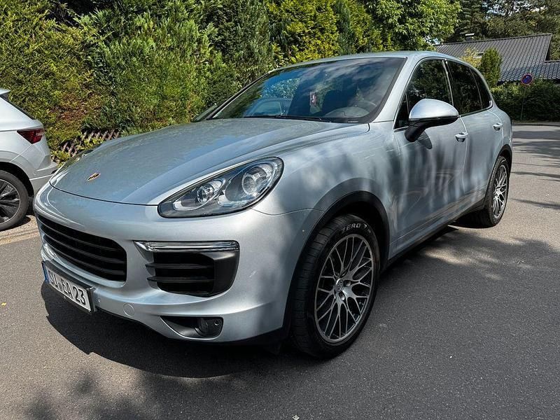 Silber Gebraucht 2015 Porsche Cayenne SUV | 29.890 € (Fairer Preis) - Bild 1/4