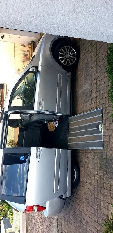 Gebraucht Kia Carnival 192 PS (141 kW) 2012 Silber Van / Kleinbus