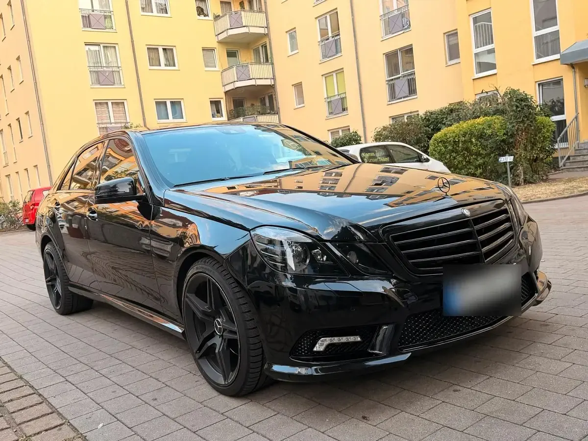 Gebraucht Mercedes E350 265 PS (194 kW) 2011 Schwarz Limousine
