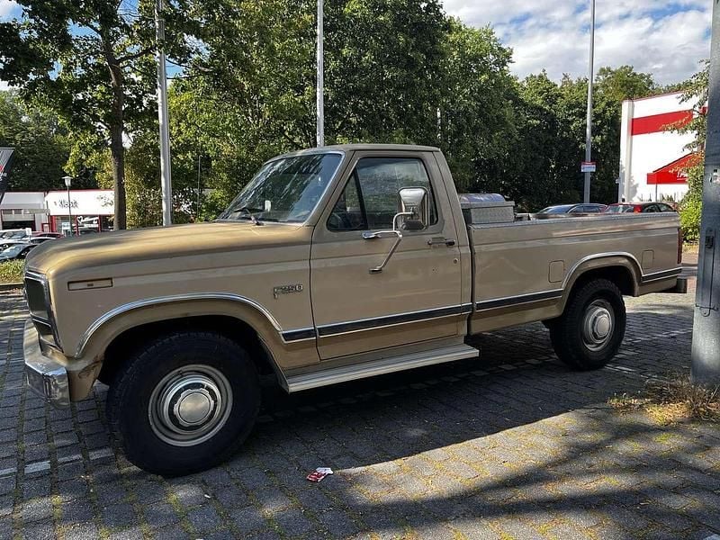 Beige Gebraucht 1983 Ford F250 SUV | 15.500 € - Bild 1/4