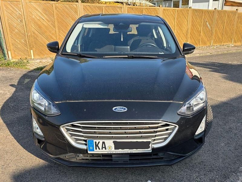 Gebraucht Ford Focus Cool & Connect 120 PS (88 kW) 2019 Schwarz Limousine