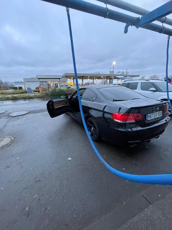 Gebraucht BMW 320 170 PS (125 kW) 2009 Schwarz Coupé