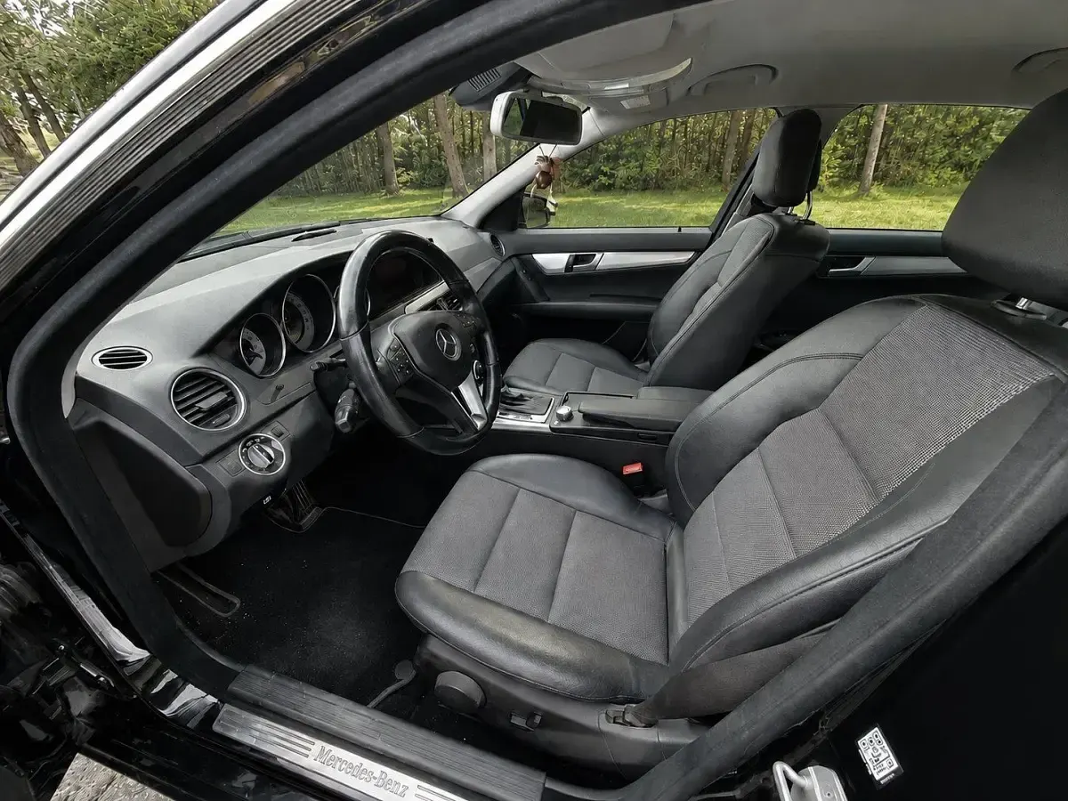 Gebraucht Mercedes C220 170 PS (125 kW) 2011 Schwarz Limousine