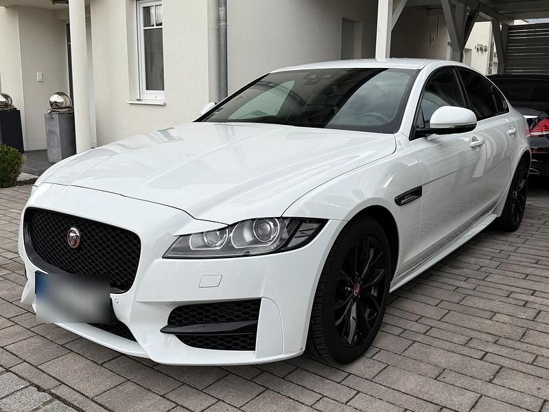 Weiß Gebraucht 2018 Jaguar XF R-Sport Limousine | 25.690 € (Fairer Preis) - Bild 1/4