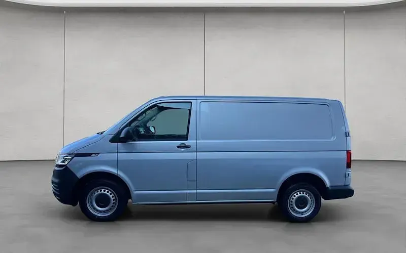 Gebraucht VW T7 Trendline 150 PS (110 kW) 2025 Silber Van