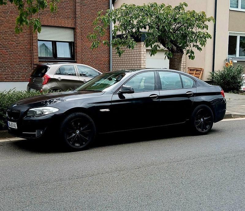 Schwarz Gebraucht 2011 BMW 520 Sport Line Limousine | 7.900 € (Guter Preis) - Bild 1/4