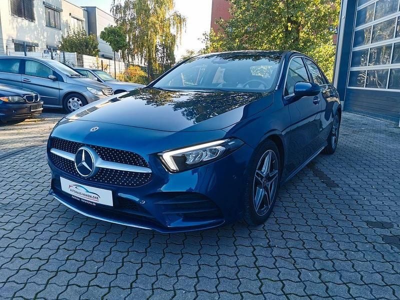 Blau Gebraucht 2020 Mercedes A200 AMG Limousine | 24.680 € (Fairer Preis) - Bild 1/4