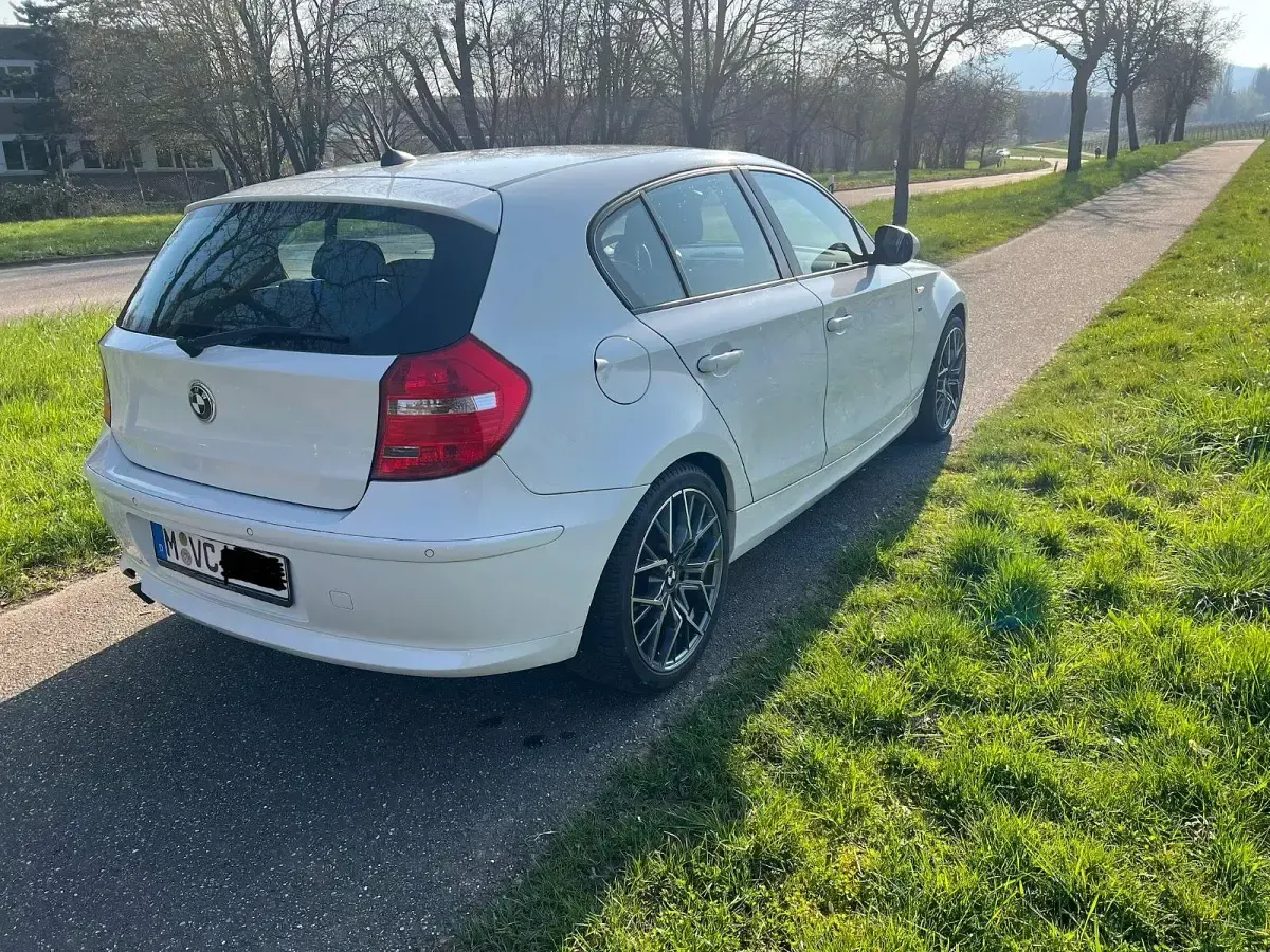 Gebraucht BMW 116 122 PS (89 kW) 2009 Weiß Kleinwagen