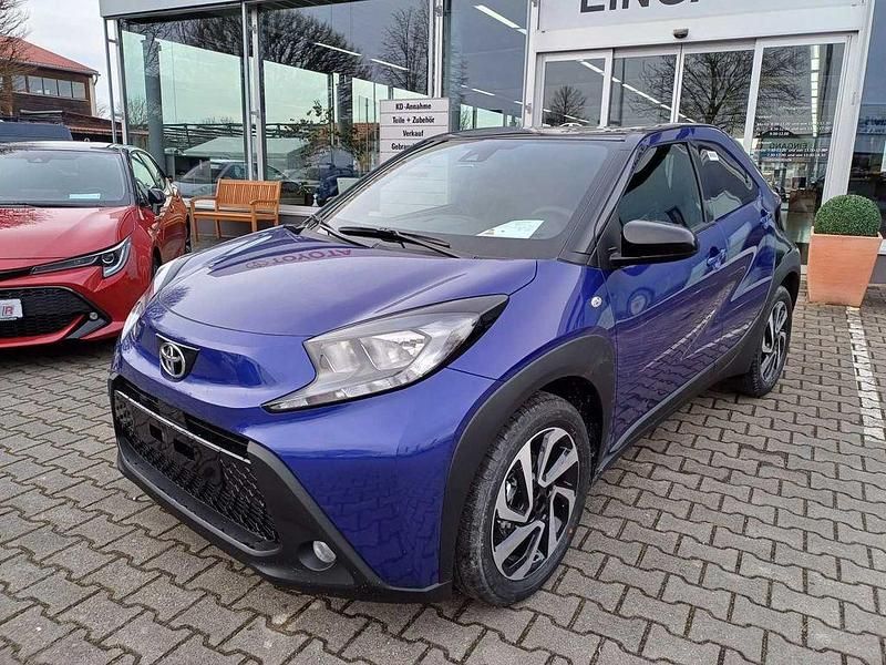 Neu Toyota Aygo X 72 PS (52 kW) 2025 Juniperblue SUV