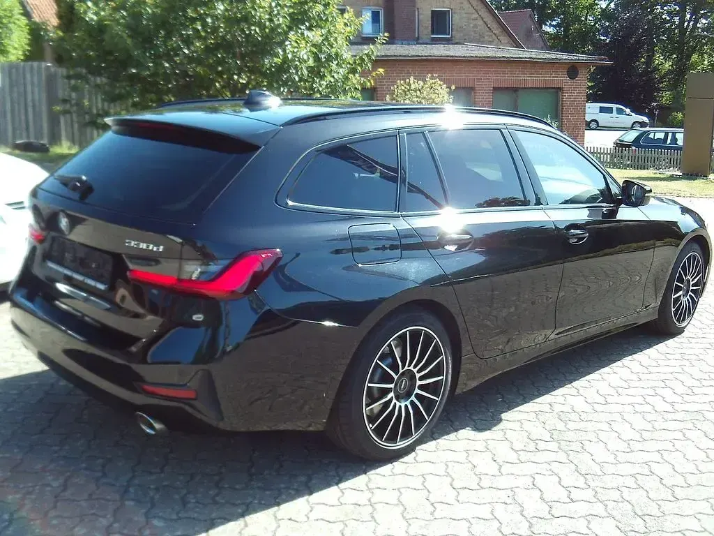 Gebraucht BMW 330 Sport Line 265 PS (194 kW) 2020 Schwarz Kombi