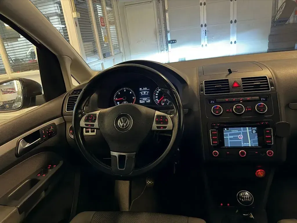 Gebraucht VW Touran 105 PS (77 kW) 2013 Braun Van / Kleinbus