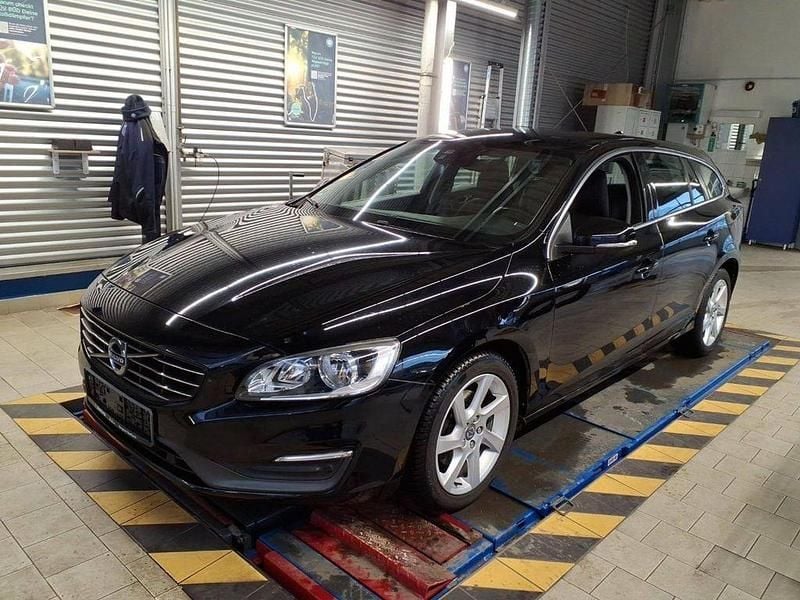 Schwarz Gebraucht 2014 Volvo V60 Momentum Kombi | 9.990 € (Guter Preis) - Bild 1/4