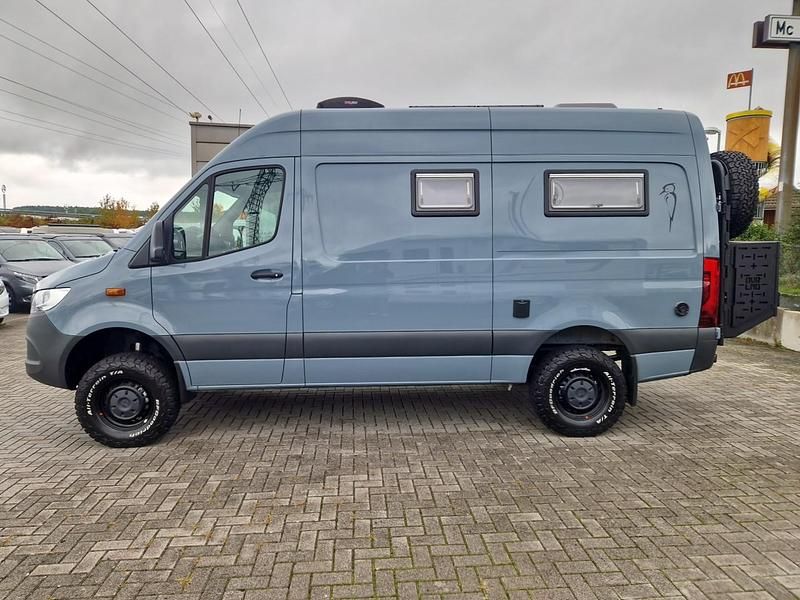 Gebraucht Mercedes Sprinter 190 PS (139 kW) 2024 7709 blaugrau Van