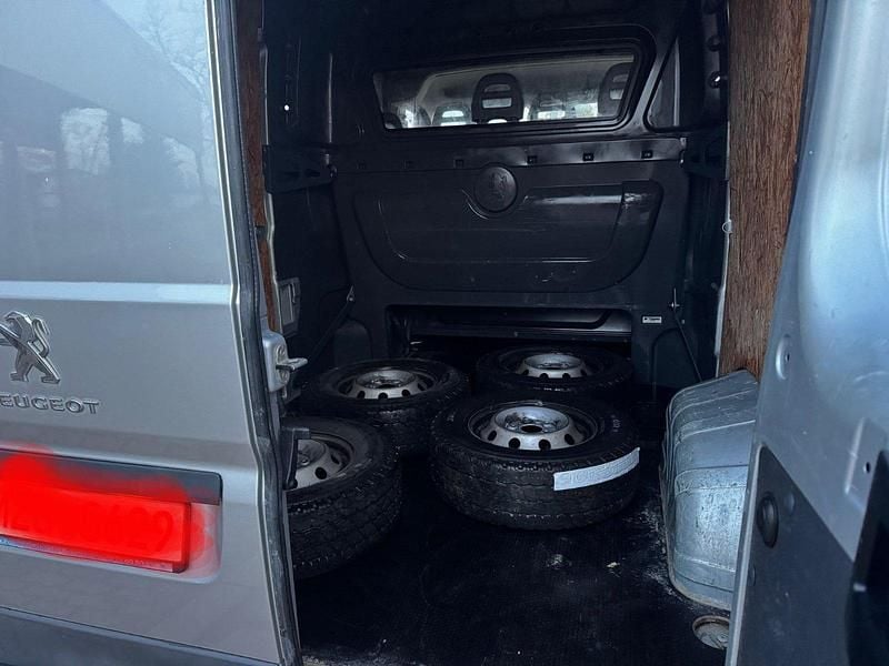 Gebraucht Peugeot Boxer 131 PS (96 kW) 2018 Silber Van