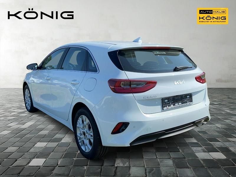 Neu Kia Ceed Vision 140 PS (102 kW) 2025 Weiß Kleinwagen