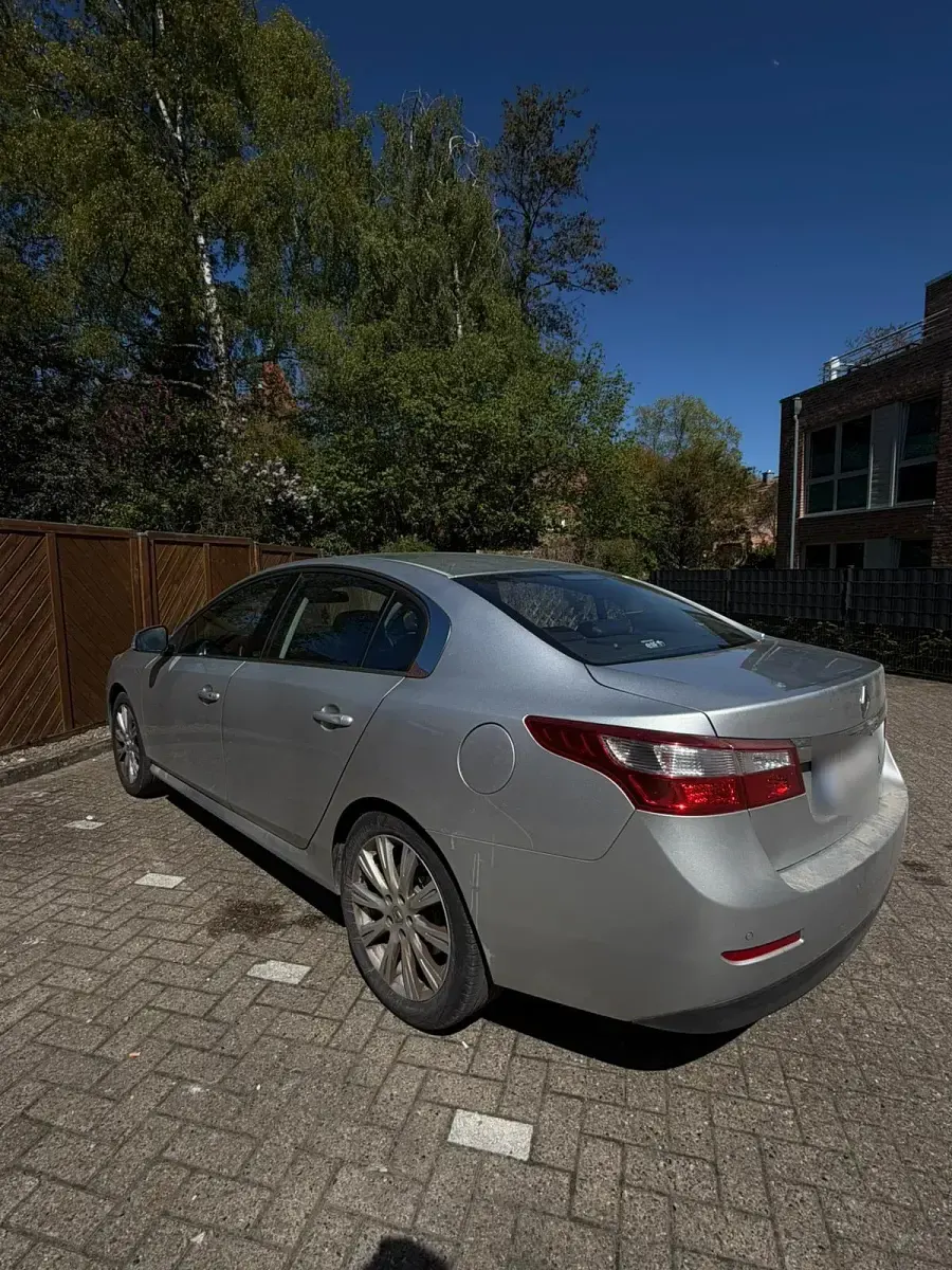 Second-hand Renault Latitude 175 CP (128 kW) 2012 Argintiu Berlinǎ
