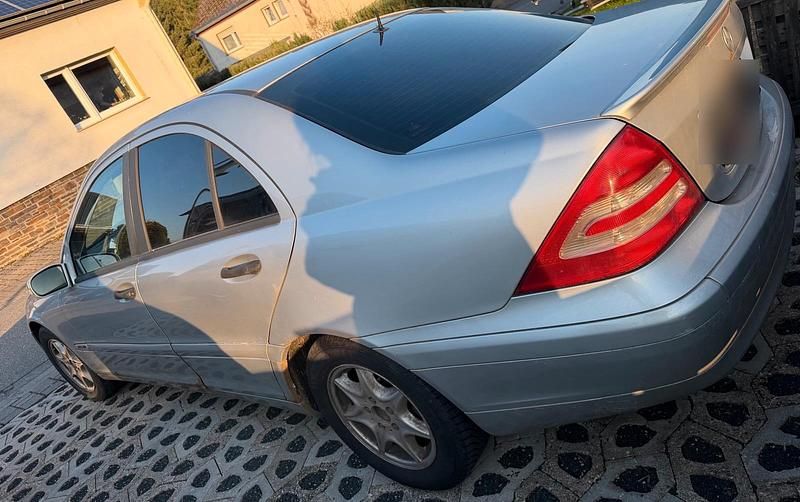Gebraucht Mercedes C200 122 PS (89 kW) 2003 Grau Limousine