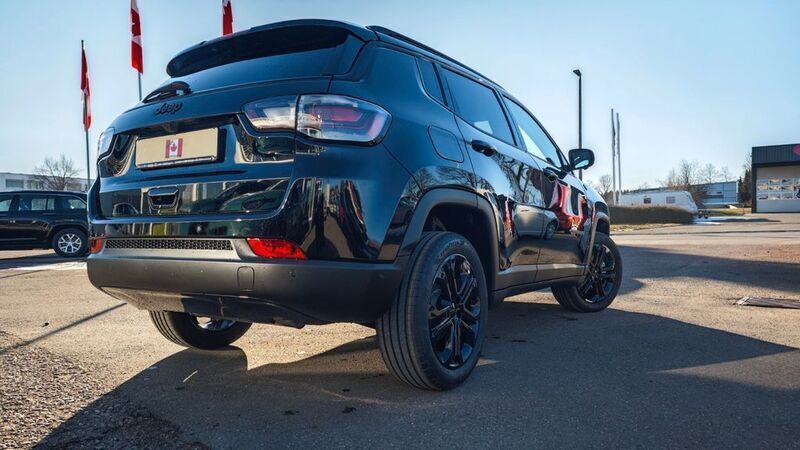 Neu Jeep Compass 131 PS (96 kW) 2025 Schwarz SUV