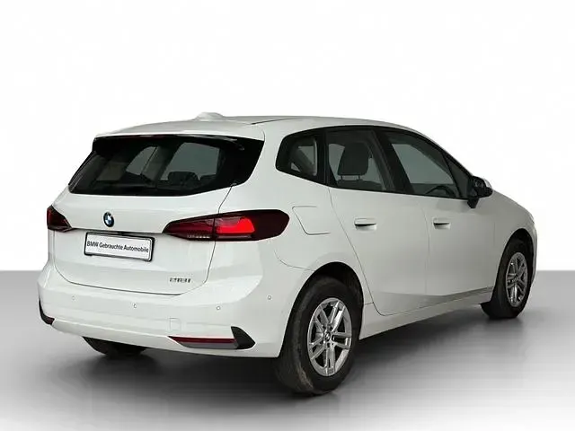 Gebraucht BMW 218 Active Tourer 136 PS (100 kW) 2023 Weiß Van / Kleinbus