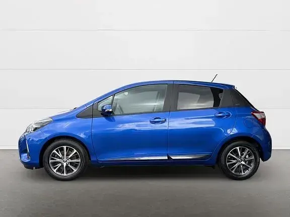 Gebraucht Toyota Yaris Basis 111 PS (81 kW) 2018 Blau Kleinwagen