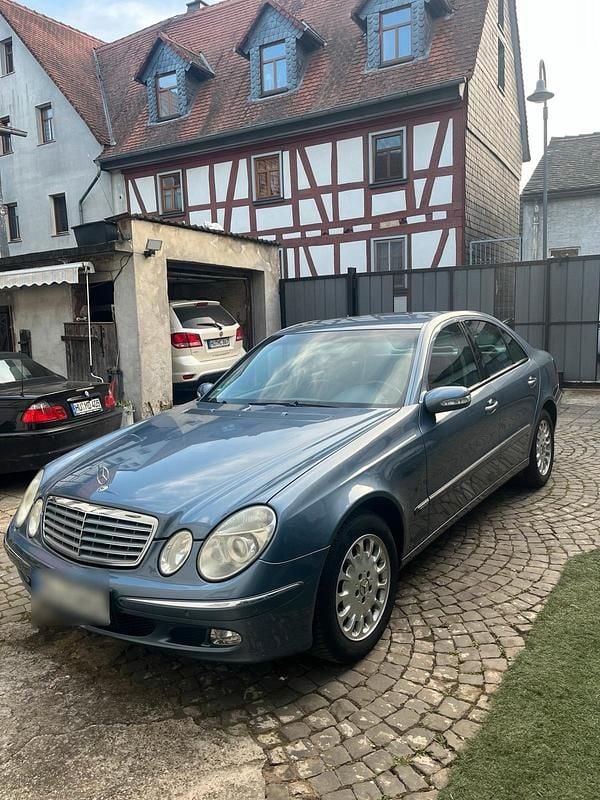 Gebraucht Mercedes E200 162 PS (119 kW) 2004 Blau Limousine