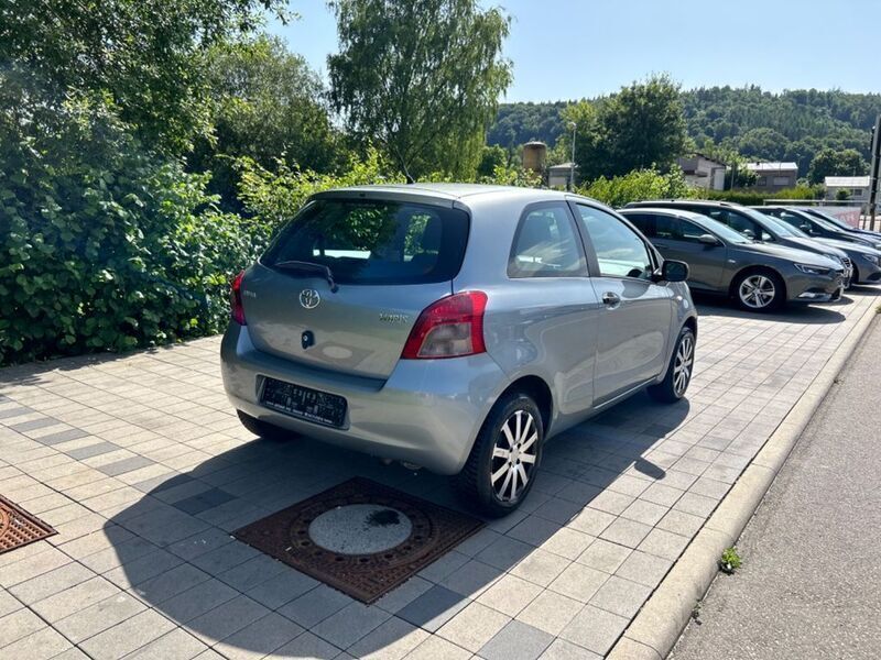 Gebraucht Toyota Yaris Cool 69 PS (50 kW) 2006 Silber Limousine