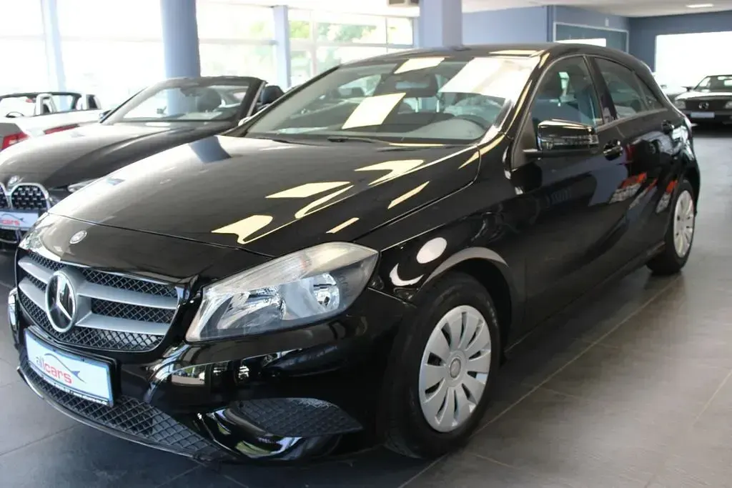 Gebraucht Mercedes A180 122 PS (89 kW) 2014 Nachtschwarz Kleinwagen