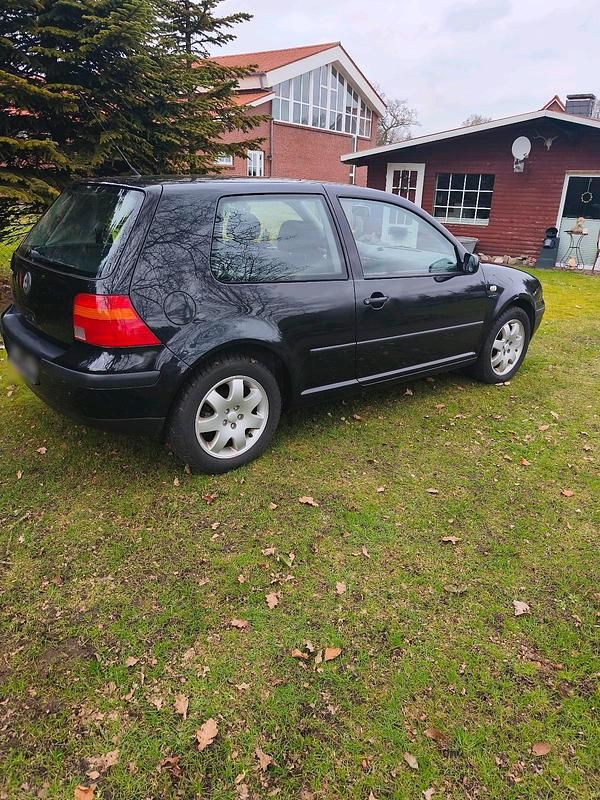 Gebraucht VW Golf IV 75 PS (55 kW) 2001 Schwarz Kleinwagen