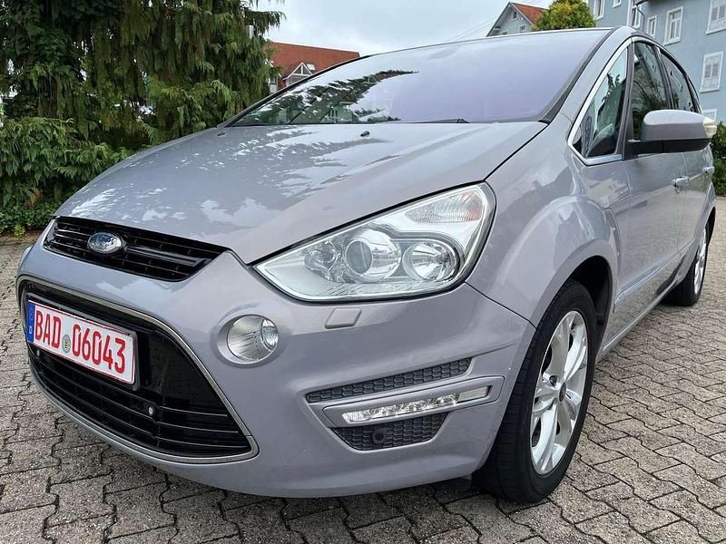 Silber Gebraucht 2010 Ford S-MAX Titanium Van / Kleinbus | 5.190 € (Fairer Preis) - Bild 1/4