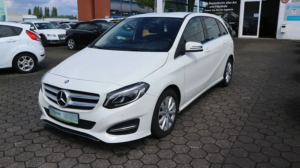 Gebraucht Mercedes B180 122 PS (89 kW) 2015 Weiß Kleinwagen