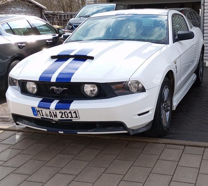 Gebraucht Ford Mustang 309 PS (227 kW) 2011 Weiß Coupé