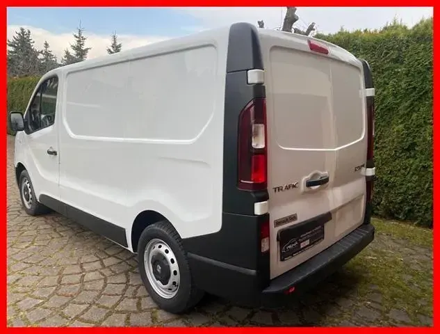 Gebraucht Renault Trafic 121 PS (88 kW) 2019 Gletscherweiß Van / Kleinbus