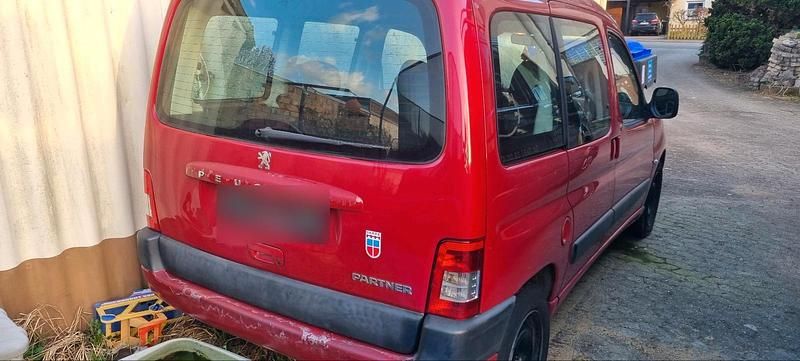 Gebraucht Peugeot Partner 90 PS (66 kW) 2007 Rot Van / Kleinbus